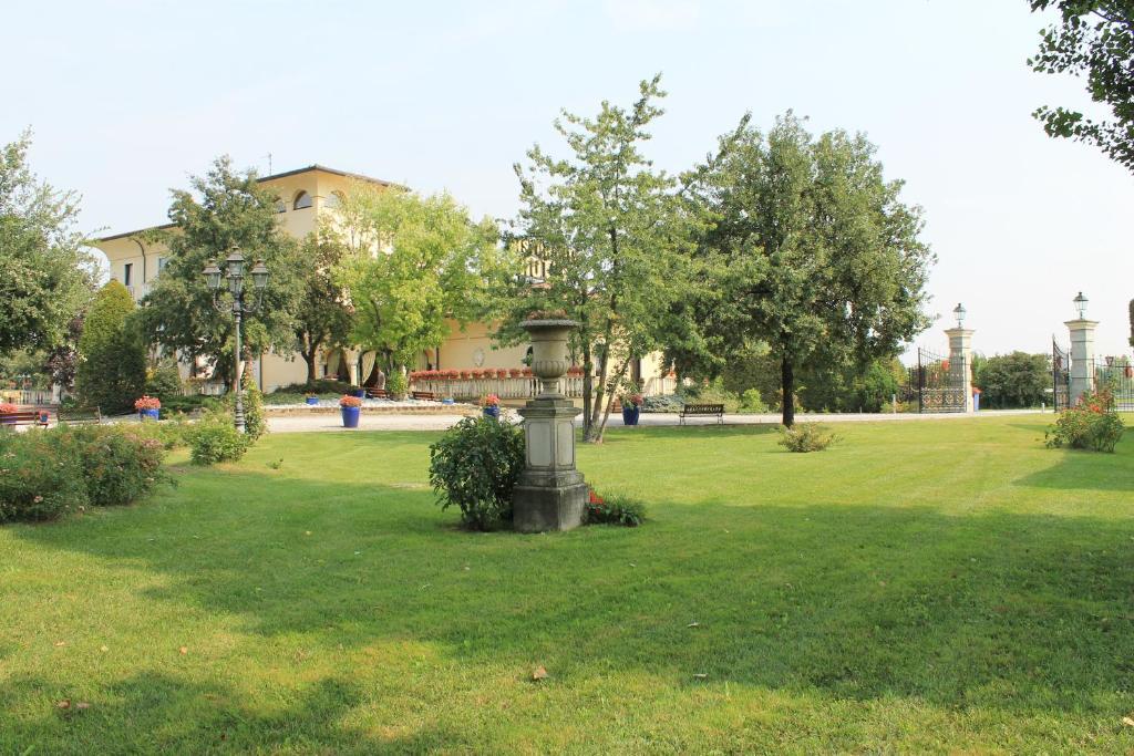 Villa Belvedere 1849 Misano di Gera d'Adda ภายนอก รูปภาพ